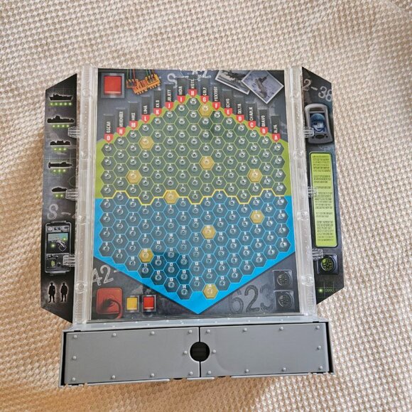 Battleship Board Game by Milton Bradley - Missing one small ship - Picture 13 of 16